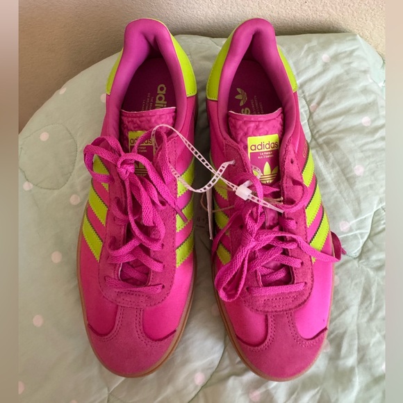 NWT Addias Gazelle Bold Pink and Lime Green Accents Women’s size 8 - Picture 3 of 16